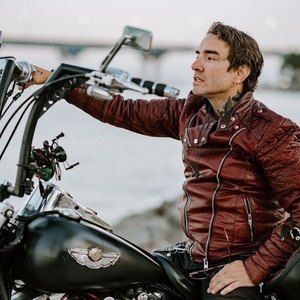 Meet your Posher, Tom